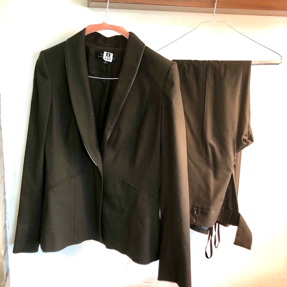 Tahari Arthur S. Levine suit